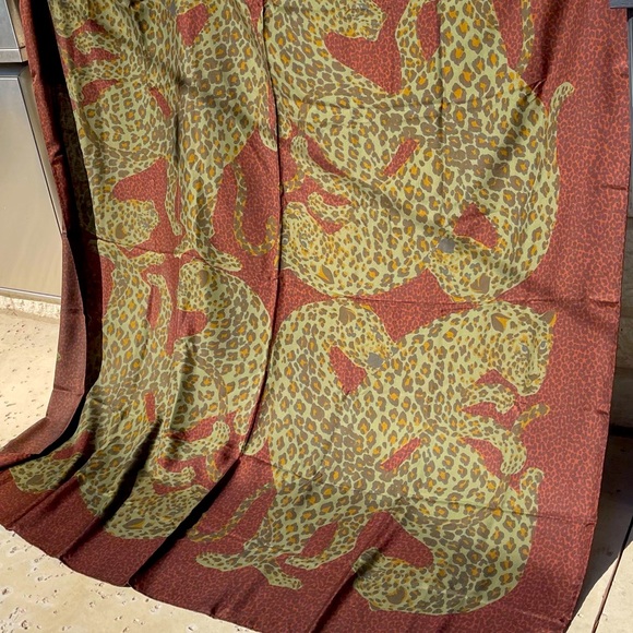 Vintage YSL Mega Silk Scarf in panther print - Picture 5 of 15